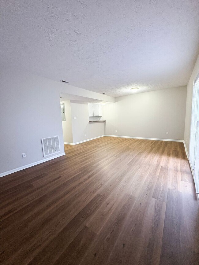 Foto del edificio - First Two Weeks: 3 Bedroom 3 Bathroom- Sma...