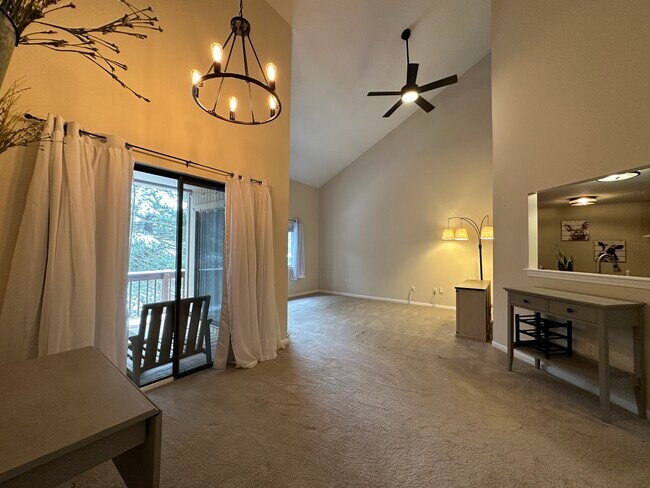 Viviendo - 306 Trailside Way