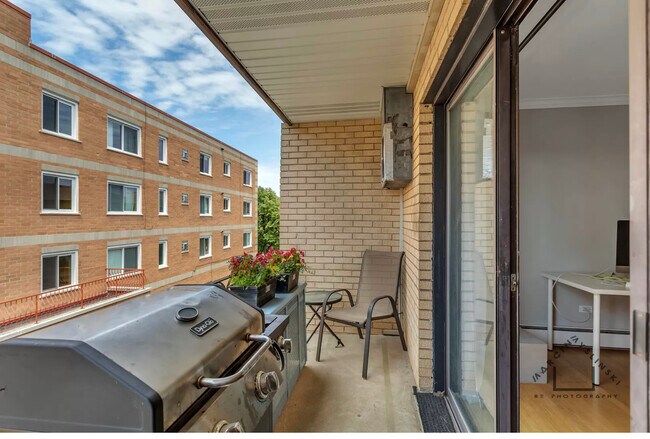 Balcony - 6464 N Northwest Hwy