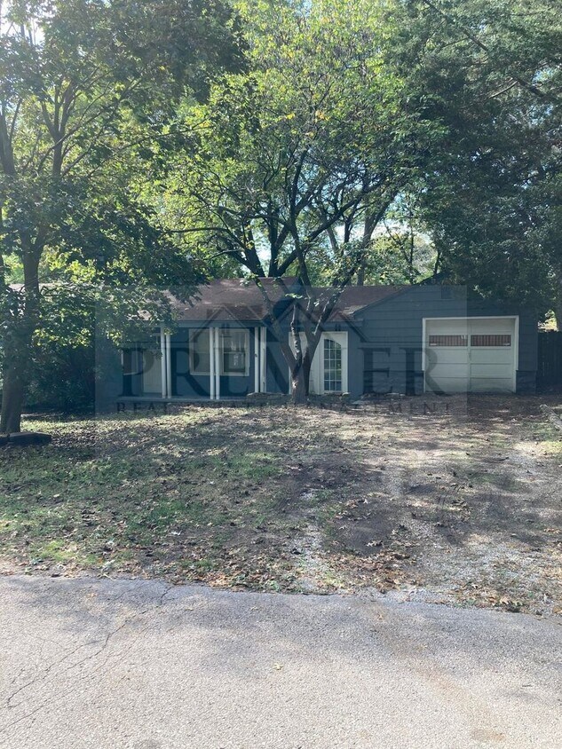 Primary Photo - All on ONE-LEVEL! Fresh interior make read...