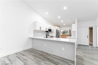 Building Photo - 6499 Royal Woods Dr