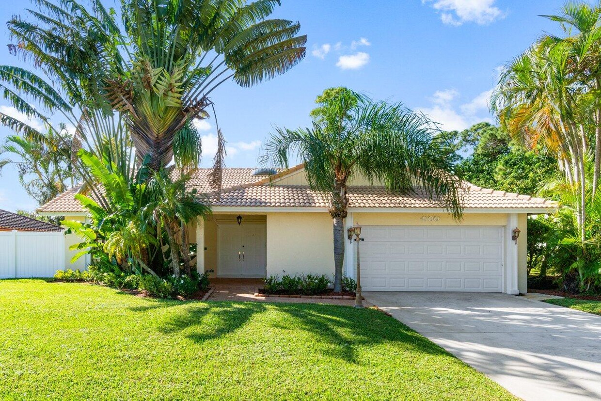 Foto principal - 4100 NW 7th Ct