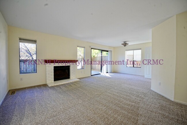 Building Photo - "Charming 2-Bed Townhouse in San Rafael (R...