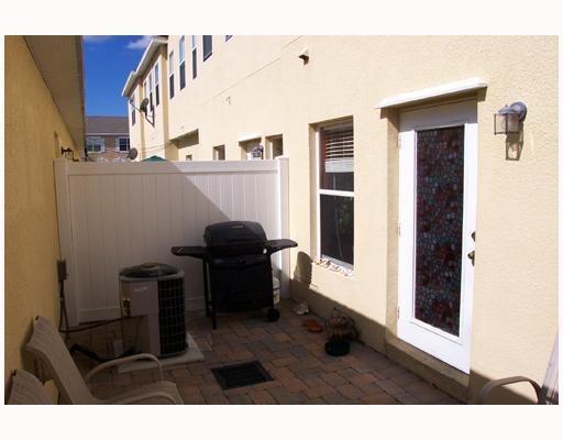 Foto del edificio - Daniels Landing End Unit