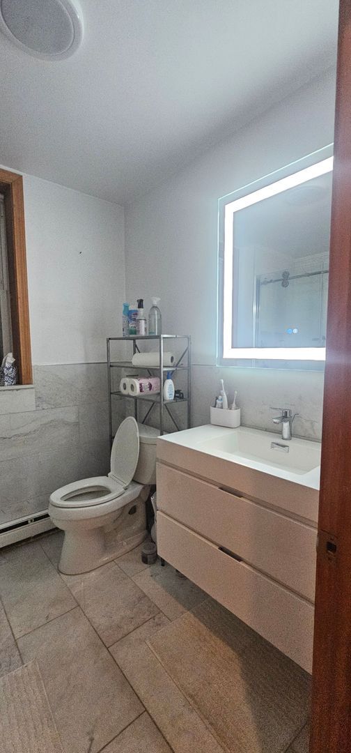 Building Photo - Popular Sorority Choice!  See Youtube Vide...