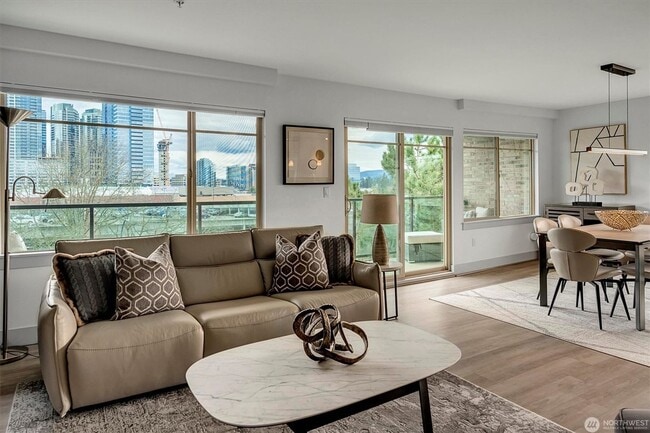 Building Photo - 3Bd/2Ba Bellevue Condo