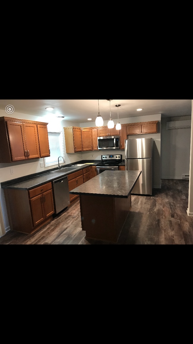 Building Photo - 2201 Stonecroft Dr