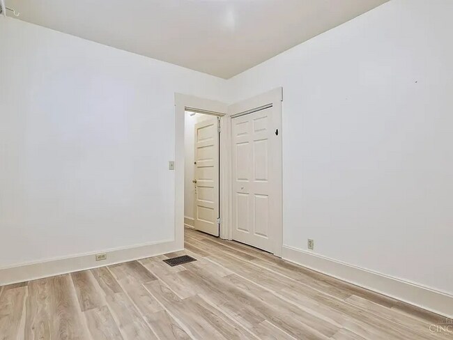 Foto del edificio - 2911 Robertson Ave