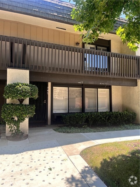 Building Photo - 745 Knollwood Ln