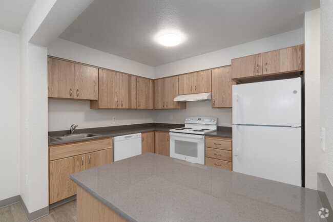 3BR, 2BA - 1,062SF - Kitchen - Amberwood Apartments