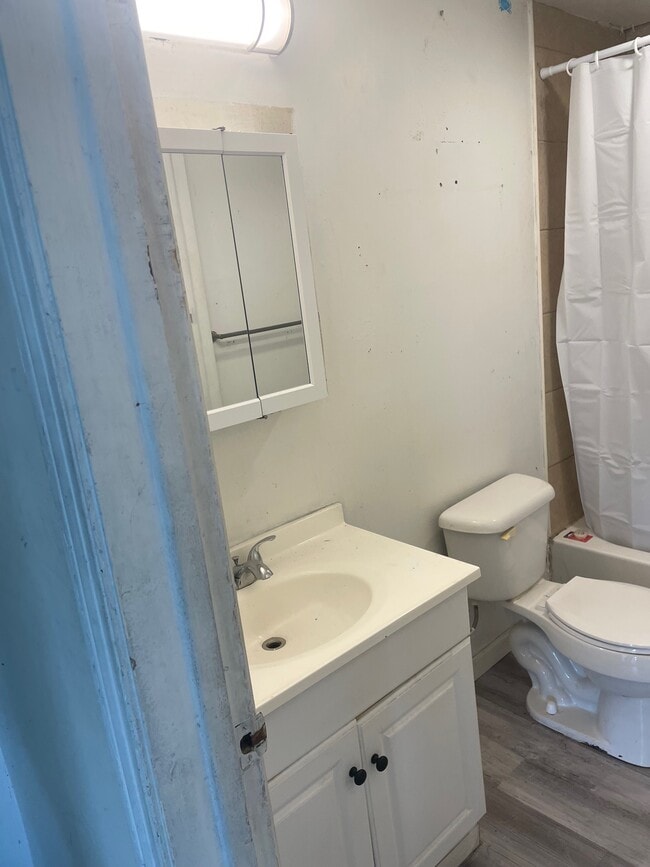 Building Photo - 400 E Parkland Ave