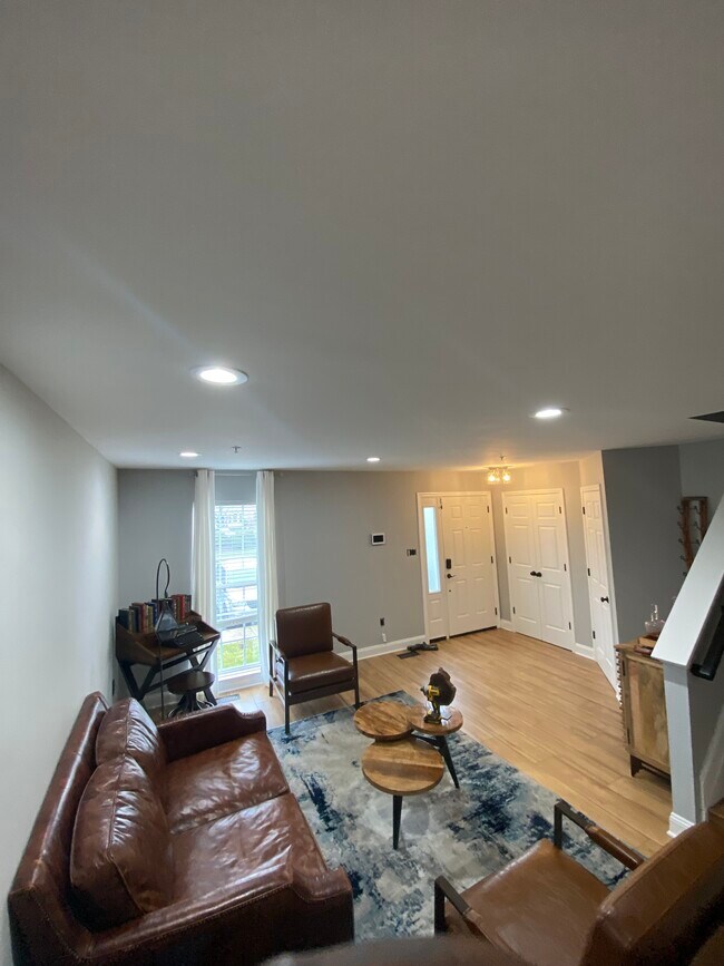 Main Entry - 208 Goldsborough Dr