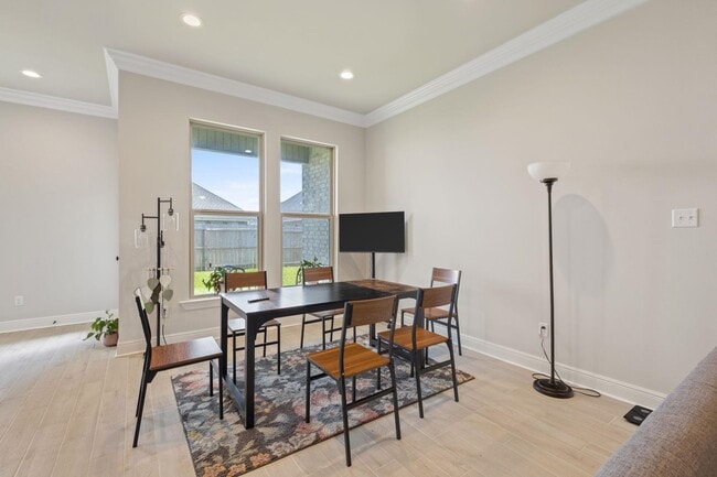 Building Photo - 4479 Lakes Edge Dr