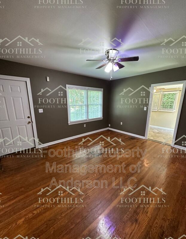Building Photo - 407 Pine Hill Ln