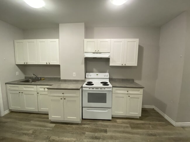Building Photo - 258 Robinson St