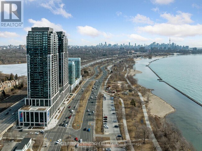 Photo du bâtiment - 1926 Lake Shore Blvd W