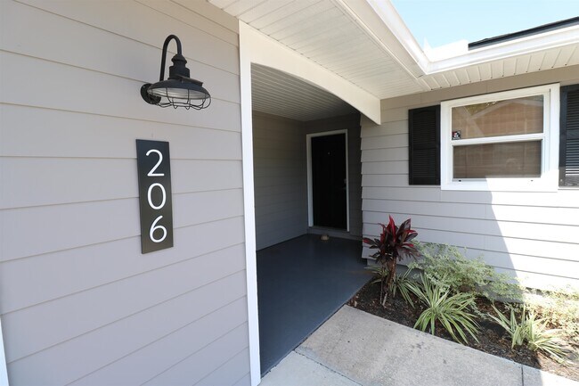 Building Photo - 206 Phoenetia Dr