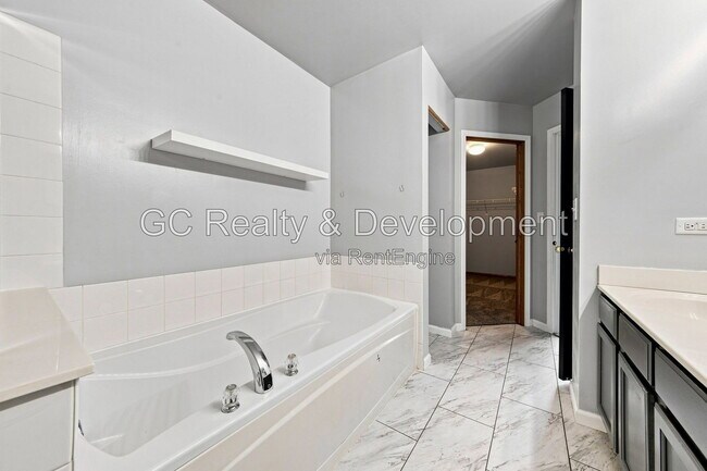 Foto del edificio - 203 Springbrook Trail S