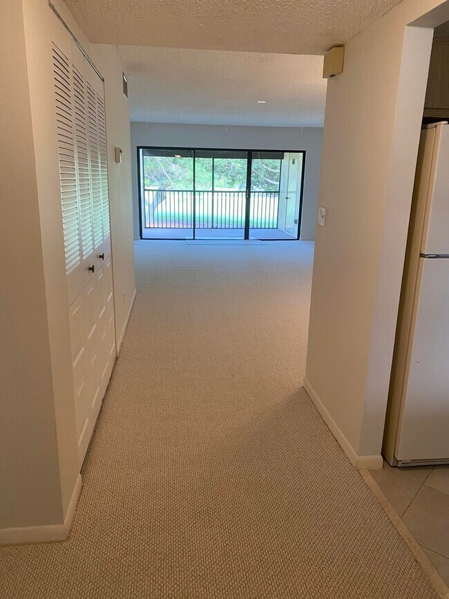 Building Photo - 12910 Briarlake Dr