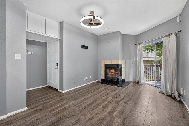 Foto del edificio - 2450 Wickersham Ln