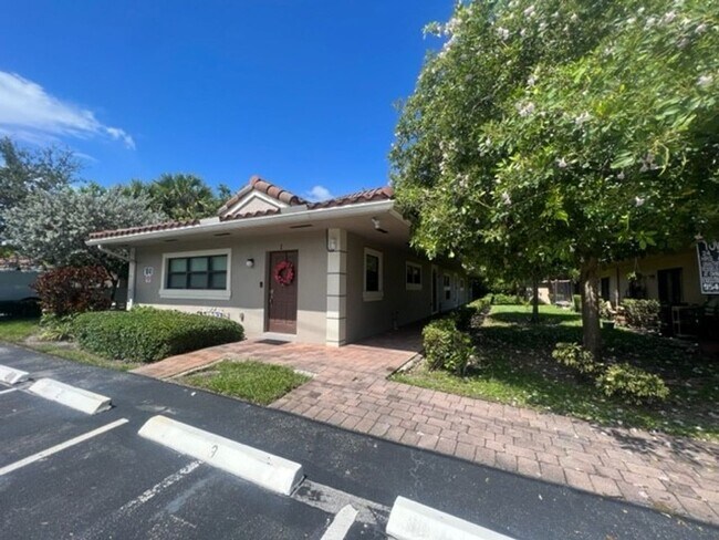 Foto del edificio - 1025 NE 10th AVE