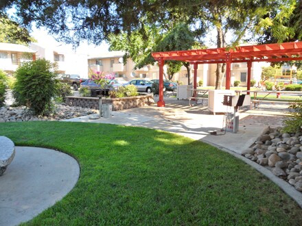 Building Photo - Parkwood Apartments