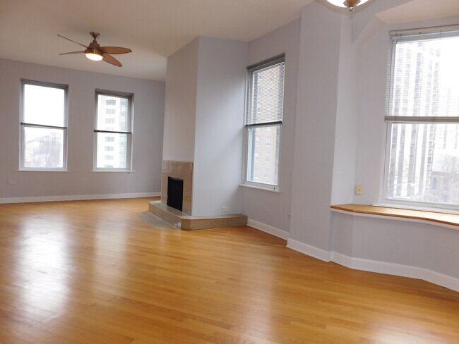 Foto del edificio - 1039 N LaSalle Dr