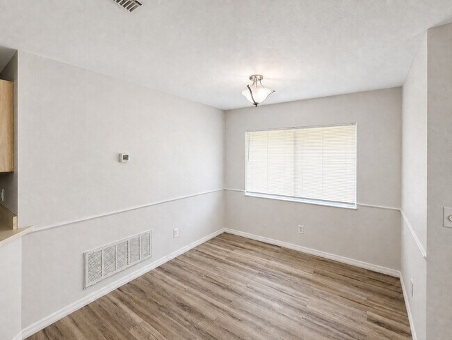 Foto del edificio - Condo in Gated Winterset
