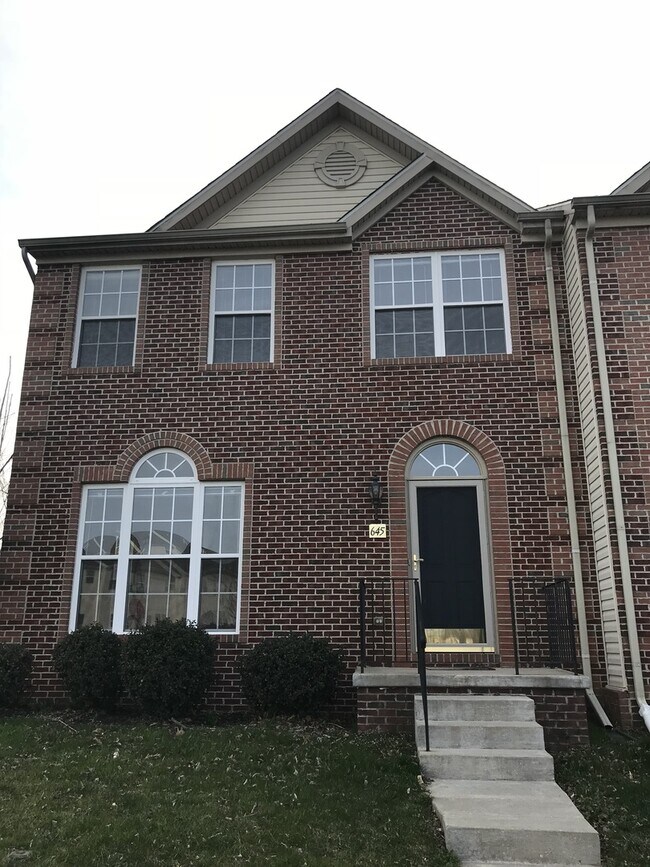 Building Photo - *Coming Soon!*  Large end unit town home i...