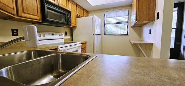 Foto del edificio - 3036 Eastland Blvd