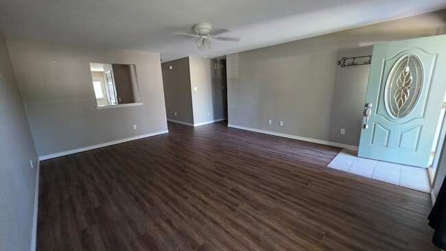Foto del edificio - 5113 Blue Haven Dr