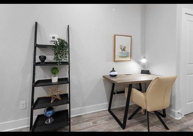 Foto del edificio - 4681 Bellfort Ave