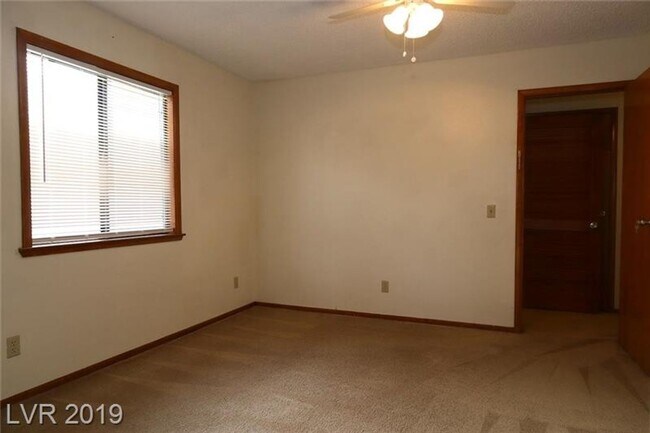 Building Photo - 2 BR / 2 BA 2nd FL. Condo for lease!