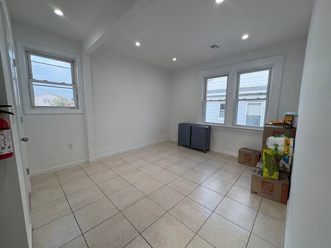 Foto del edificio - 355 Princeton Ave