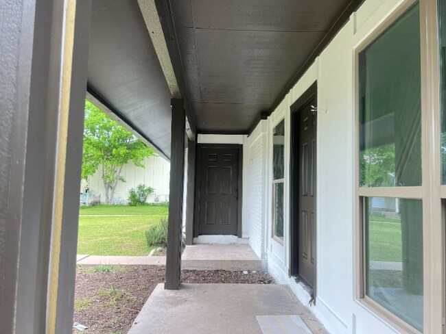 Building Photo - 10607 Golden Meadow Dr