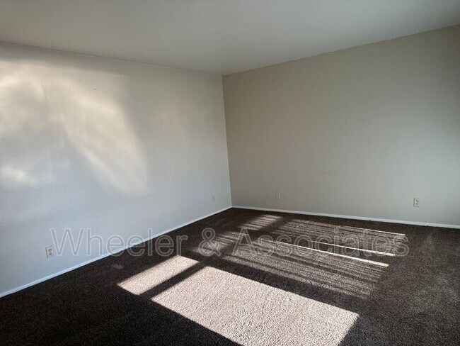 Building Photo - 242 W 4850 S