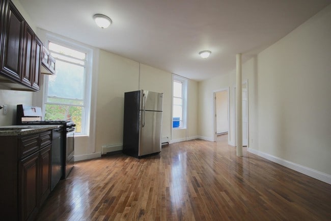 Building Photo - 1308 Broadway