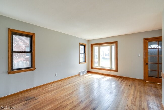 Building Photo - 8514 Deerfield Dr