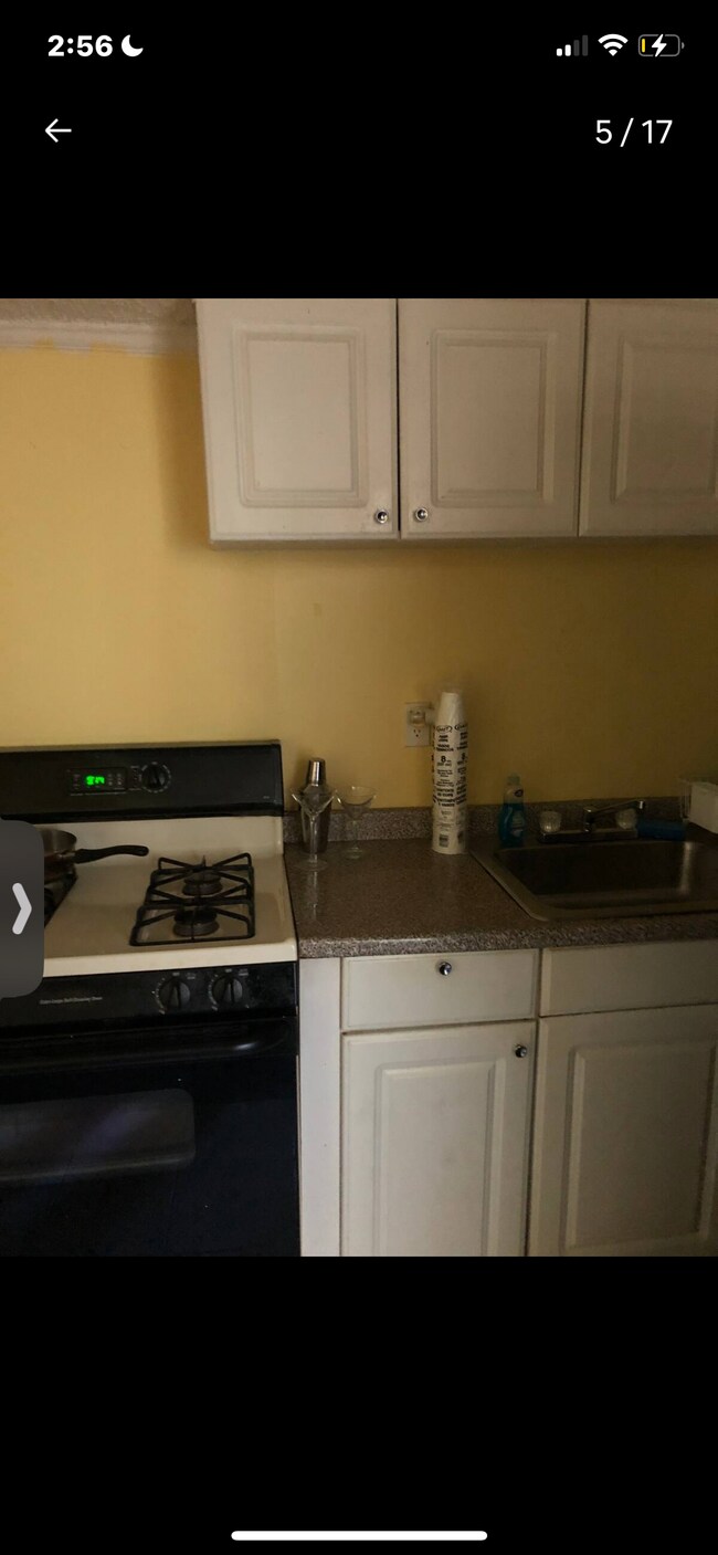 Gas range,small pantry ,dorm fridge - 278 Drummond Ave