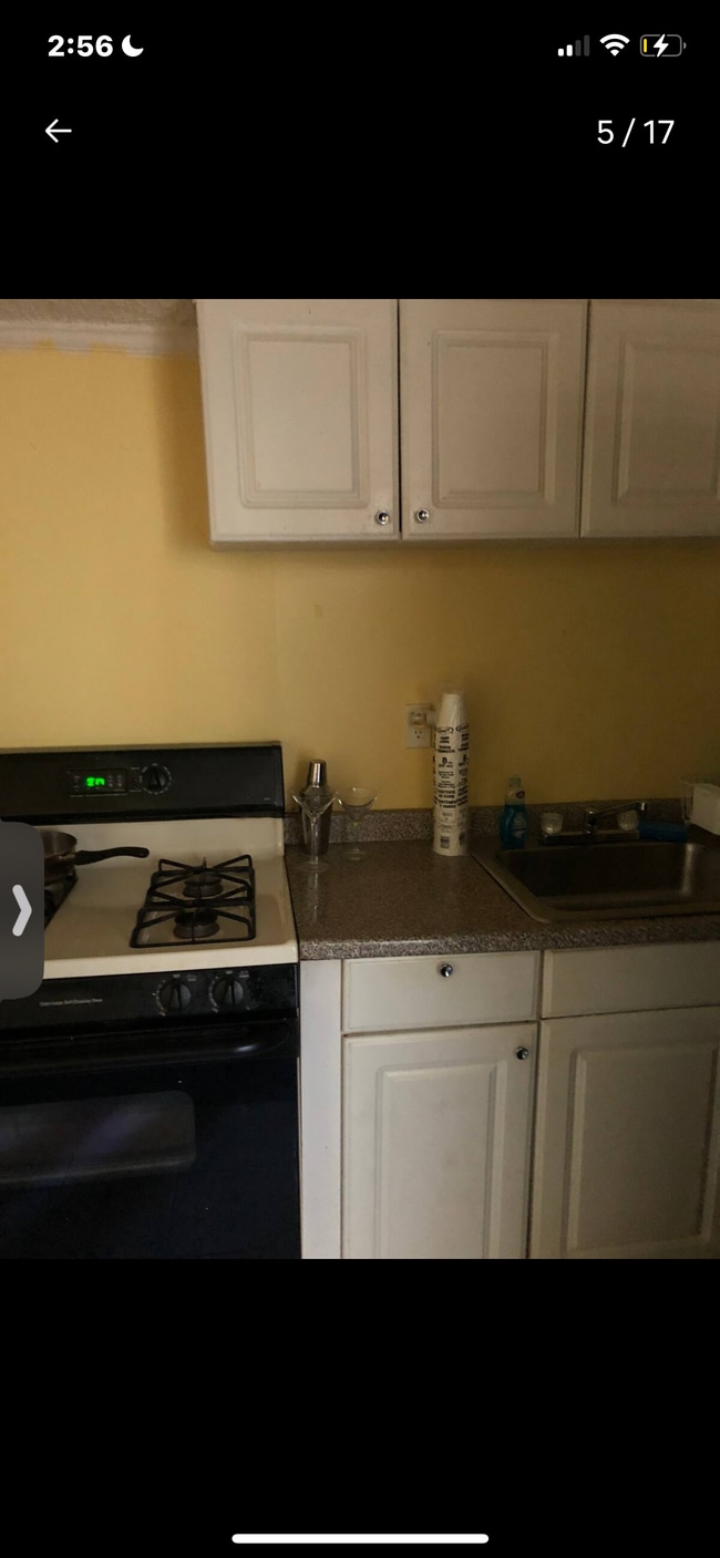 Gas range,small pantry ,dorm fridge - 278 Drummond Ave