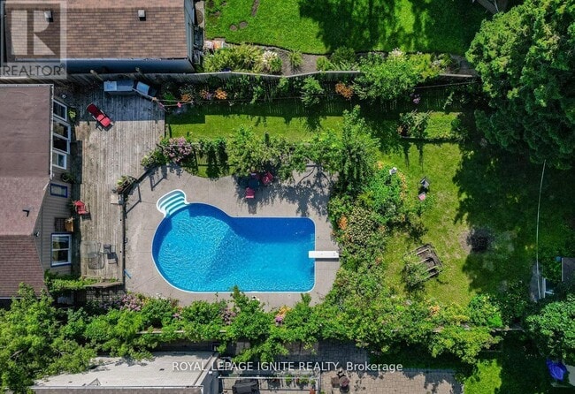 Building Photo - 878 Strouds Ln