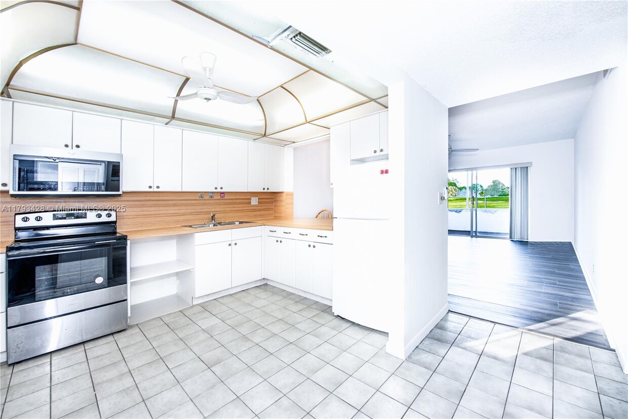 Foto del edificio - 5100 SW 90th Ave