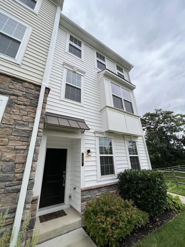 Photo - 25 Jessop Ln (Hatboro, PA)