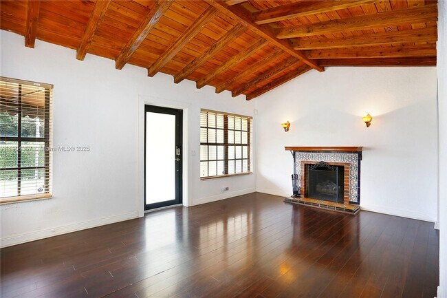 Foto del edificio - 1027 SW 22nd St