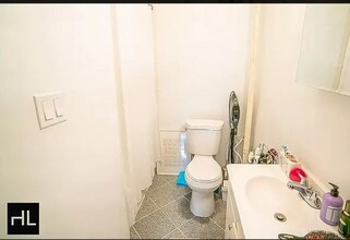 Building Photo - W. 26th St, 5th Ave