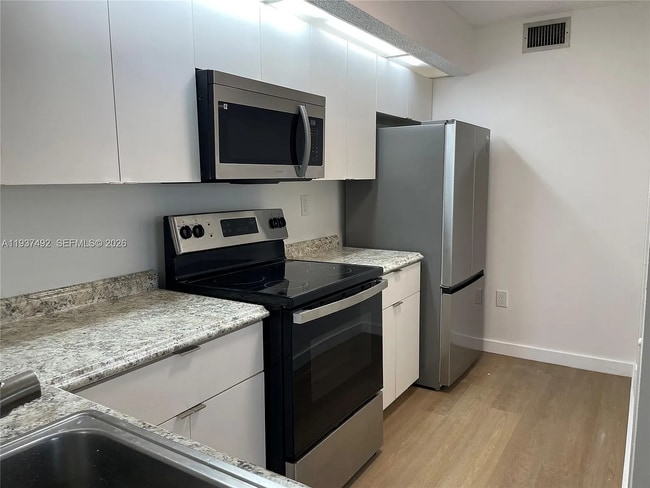 Foto del edificio - 8650 SW 212th St