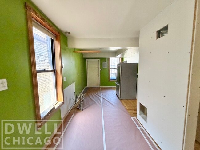 Building Photo - 518 N Hermitage Ave