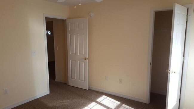 Foto del edificio - 3-Bed 2-Bath Brick Home located in the Heart of Foley
