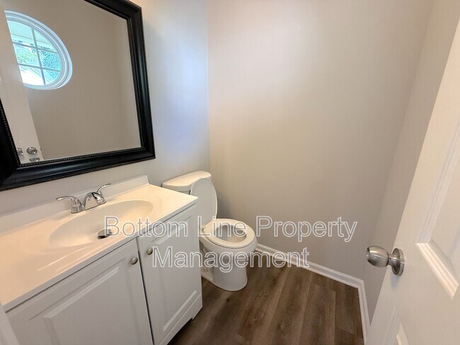Building Photo - 4133 Robinwood Dr