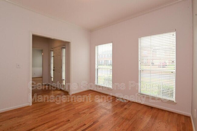 Foto del edificio - 125 Golden Meadow Ln